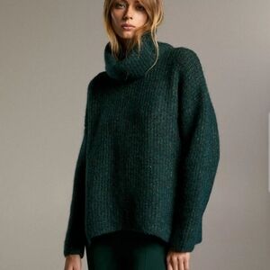 Aritizia Babaton Green Campo Turtleneck